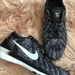 Two pairs of Nike Free size 6